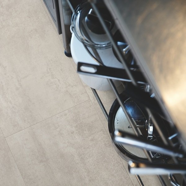 Кварцвиниловая плитка Pergo клеевая Optimum Glue Tile Травертин светло-серый V3218-40047 1305×327×2,5